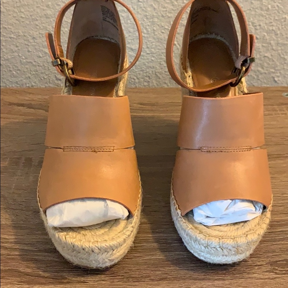 Like New Treasure and Bond Wedge Sandals